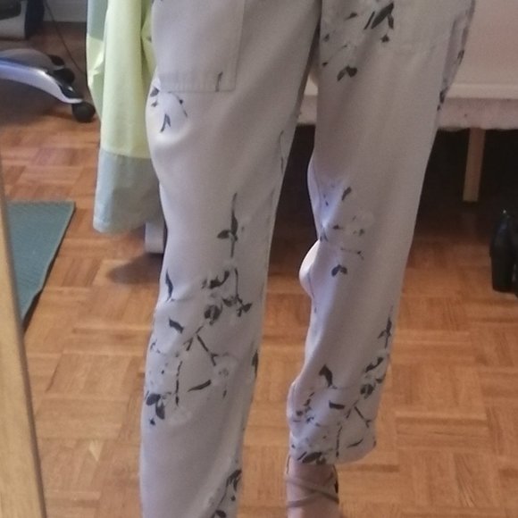 Dynamite Floral Pants - Picture 5 of 6